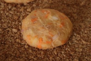 نقوم بتكوير الكفتة بهذه الطريقة